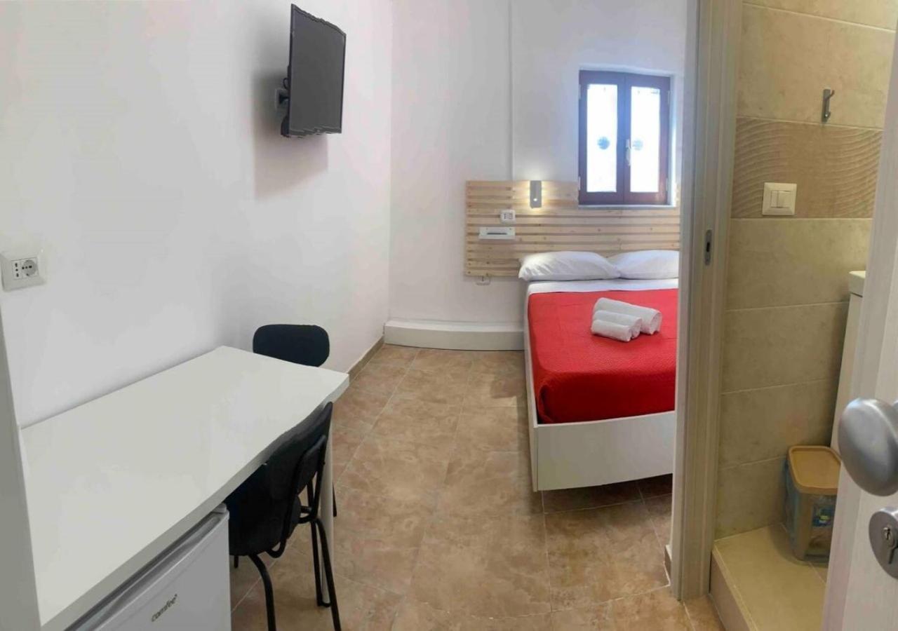 Miris Home Fast And Comfortable With Self Check In 8 Minutes Walk Near Naples Airport Екстер'єр фото