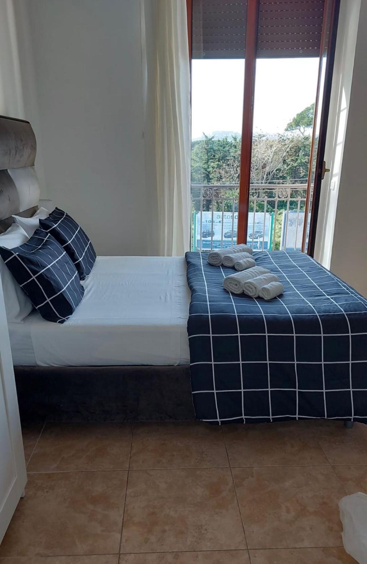 Miris Home Fast And Comfortable With Self Check In 8 Minutes Walk Near Naples Airport Екстер'єр фото