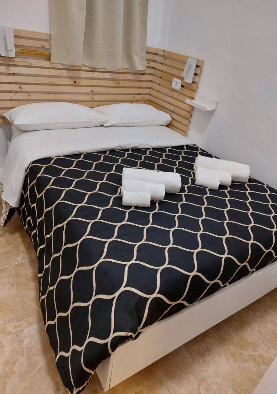 Miris Home Fast And Comfortable With Self Check In 8 Minutes Walk Near Naples Airport Екстер'єр фото