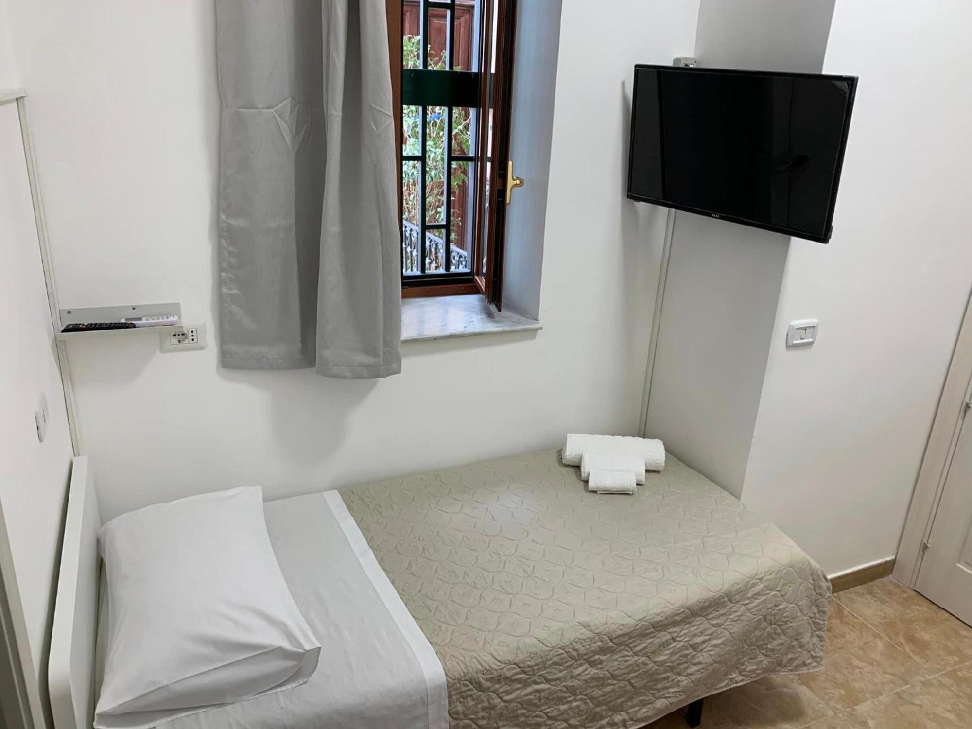 Miris Home Fast And Comfortable With Self Check In 8 Minutes Walk Near Naples Airport Екстер'єр фото