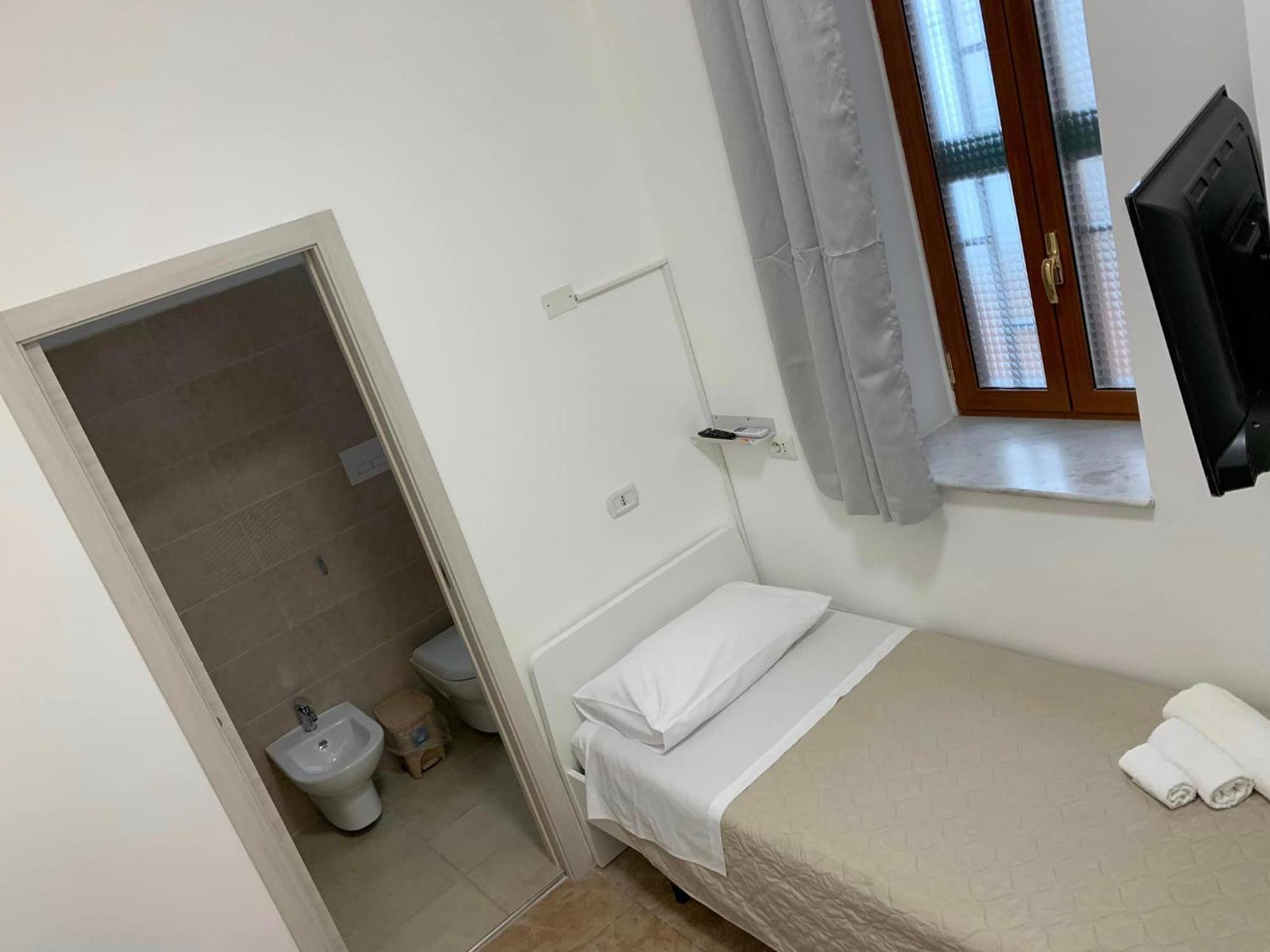 Miris Home Fast And Comfortable With Self Check In 8 Minutes Walk Near Naples Airport Екстер'єр фото